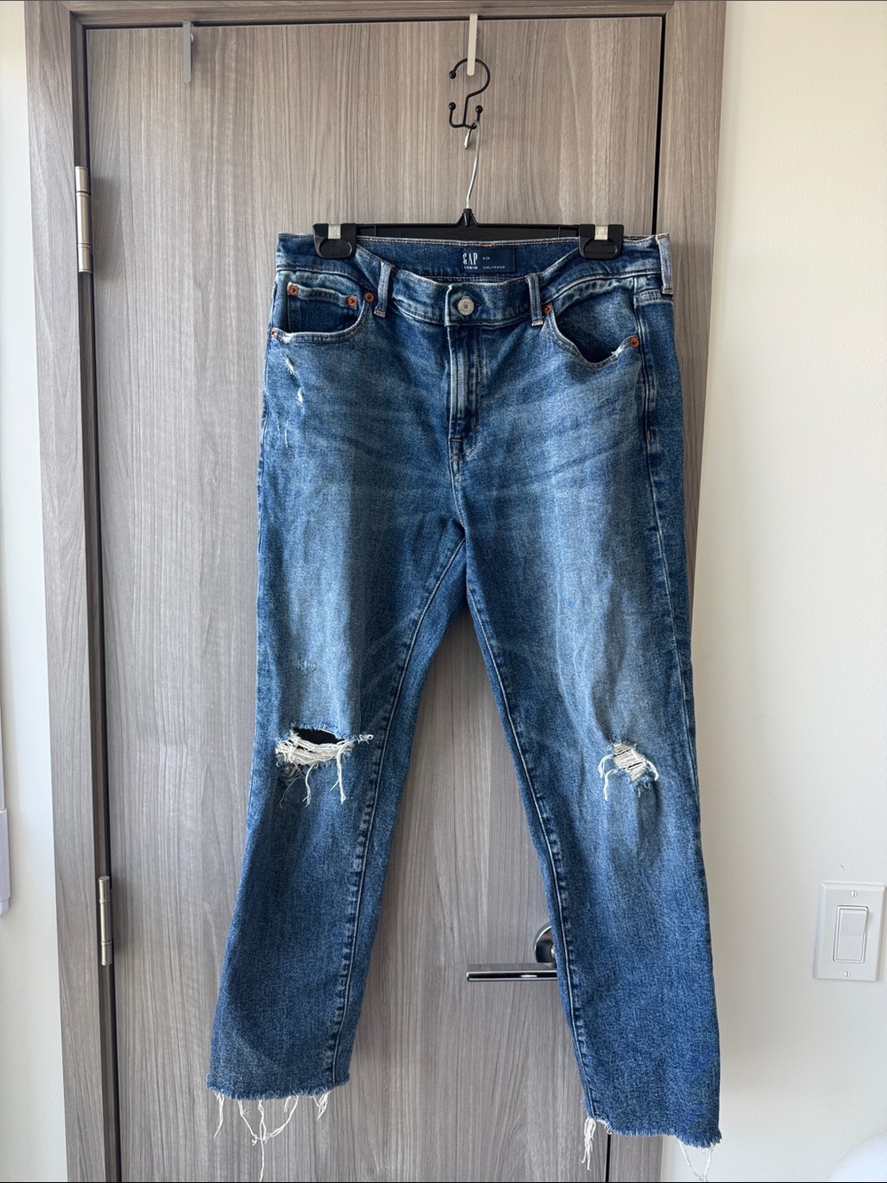 GAP Girlfriend Jeans in Dark Blue Wash